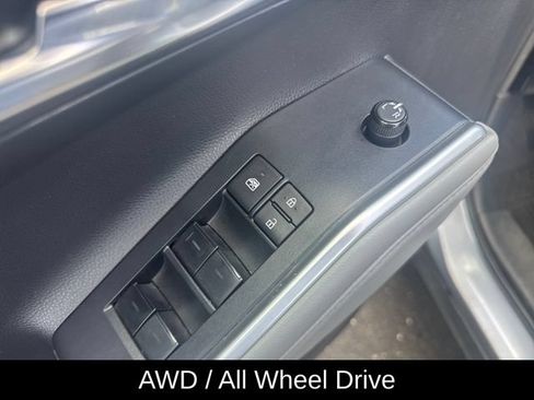 Used 2022 Toyota Highlander XLE AWD/4WD image 13