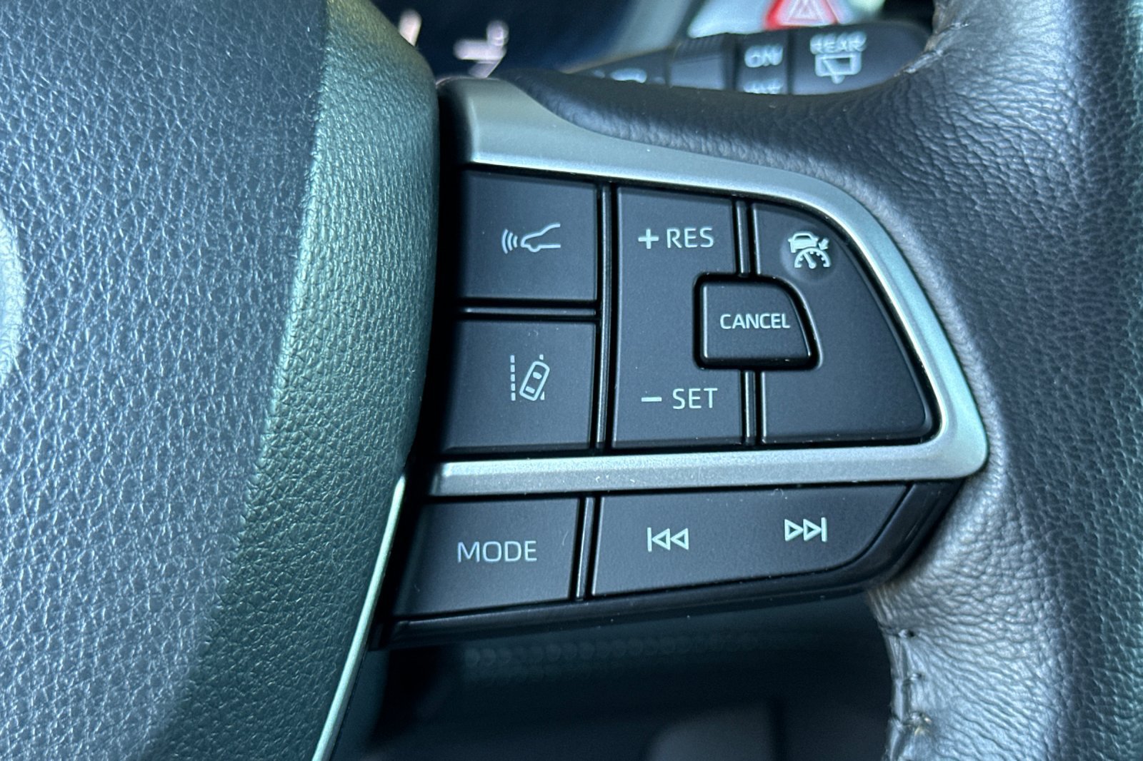 Certified 2023 Toyota Sienna XLE FWD image 30