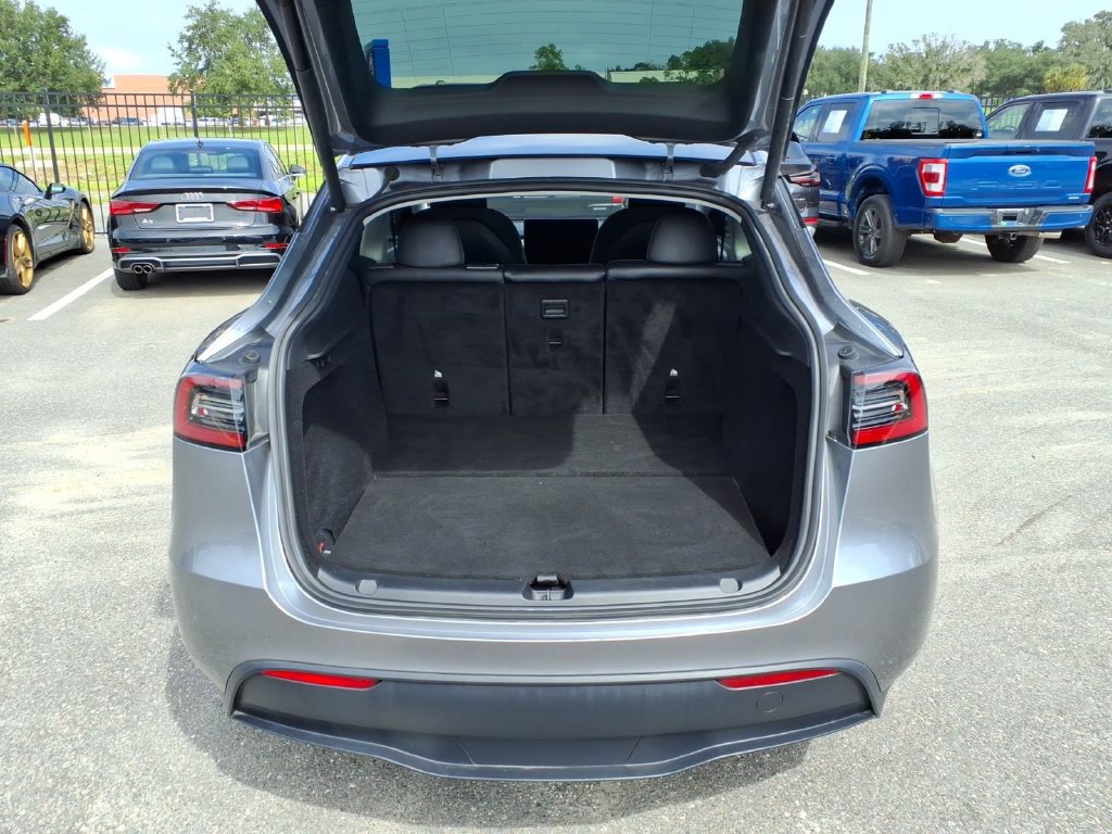 Used 2025 Tesla Model Y Long Range RWD image 19