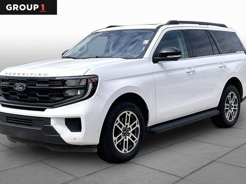 Used 2025 Ford Expedition Active AWD/4WD image 1