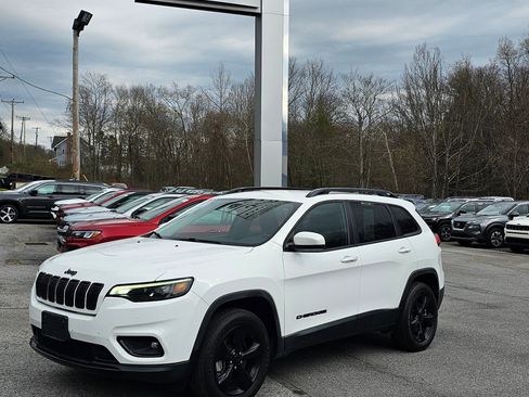 Used 2019 Jeep Cherokee Latitude Plus image 2