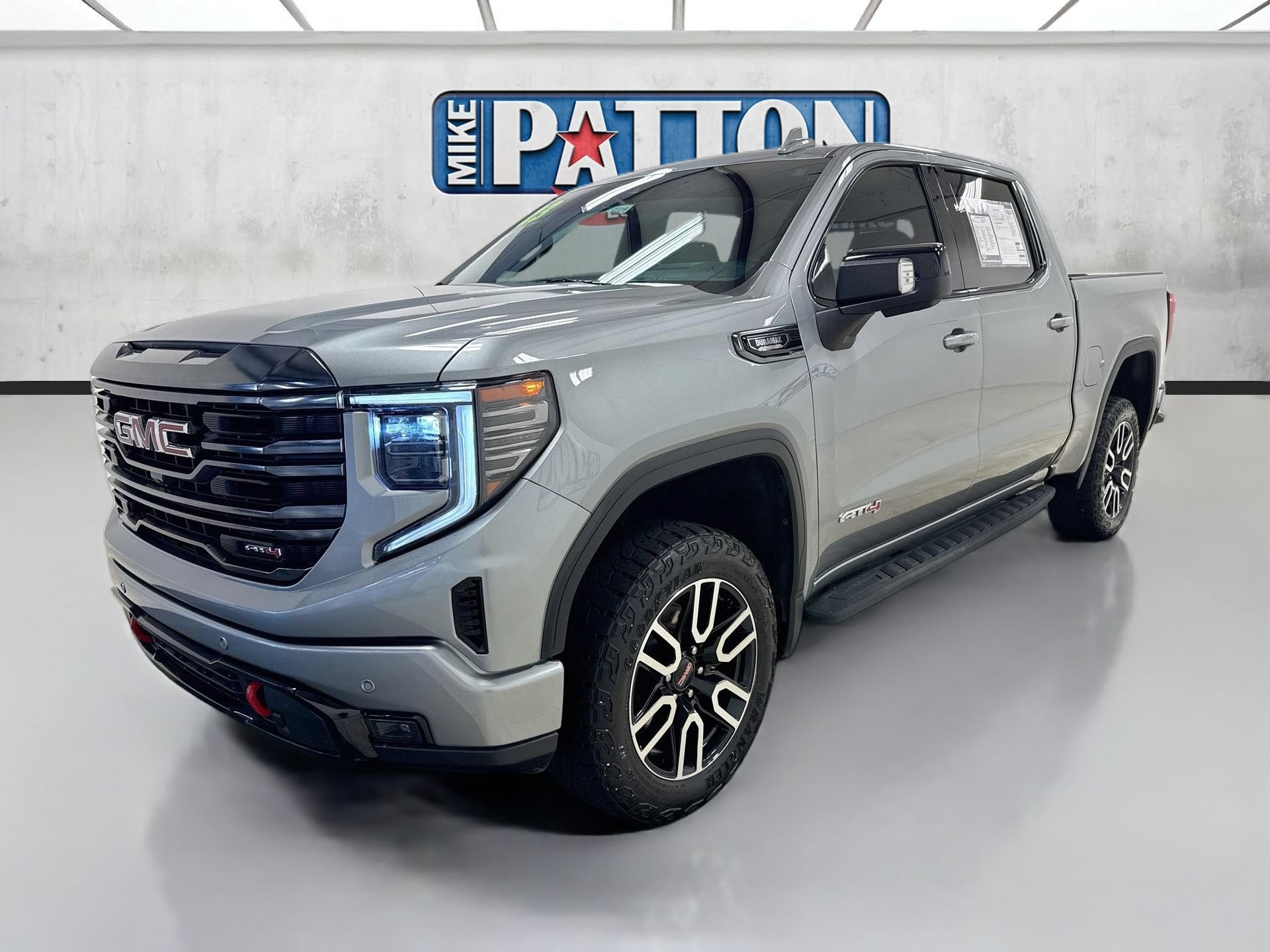 Used 2023 GMC Sierra 1500 AT4 w/ Technology Package AWD/4WD image 3
