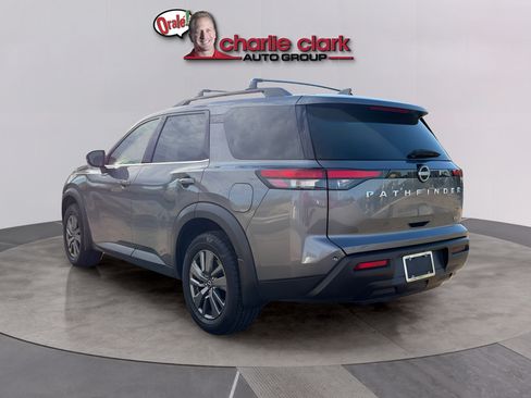 Used 2024 Nissan Pathfinder SV w/ SV Premium Package FWD image 3