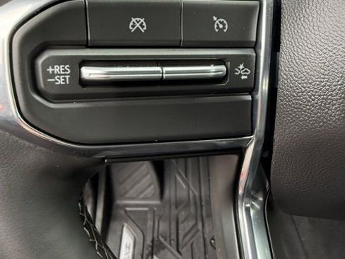 Used 2025 GMC Canyon Denali image 18