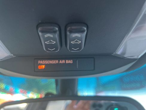 Used 2006 Cadillac DTS Luxury II w/ Sun And Sound Package image 33