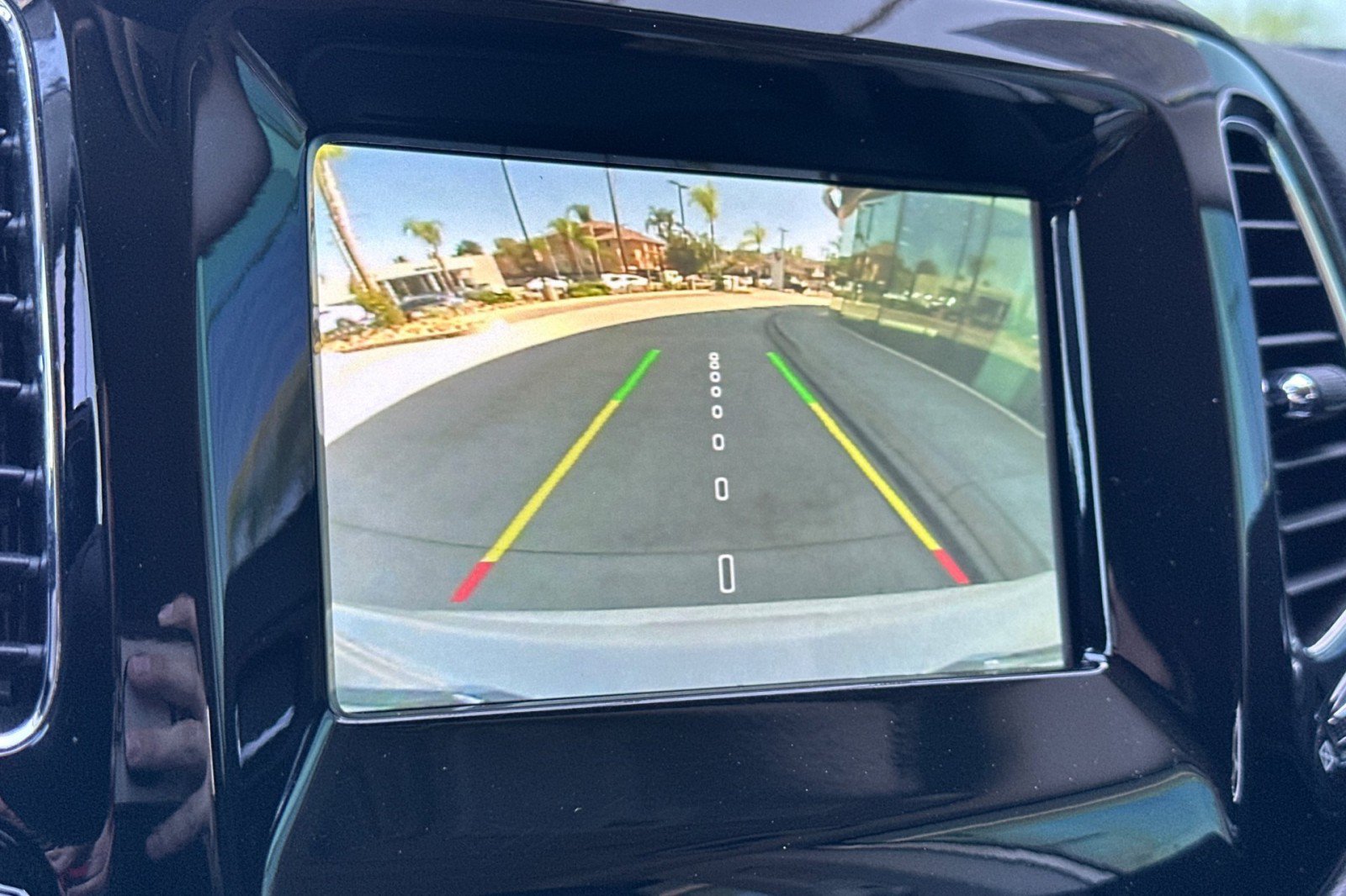 Used 2019 Jeep Compass Latitude FWD image 19
