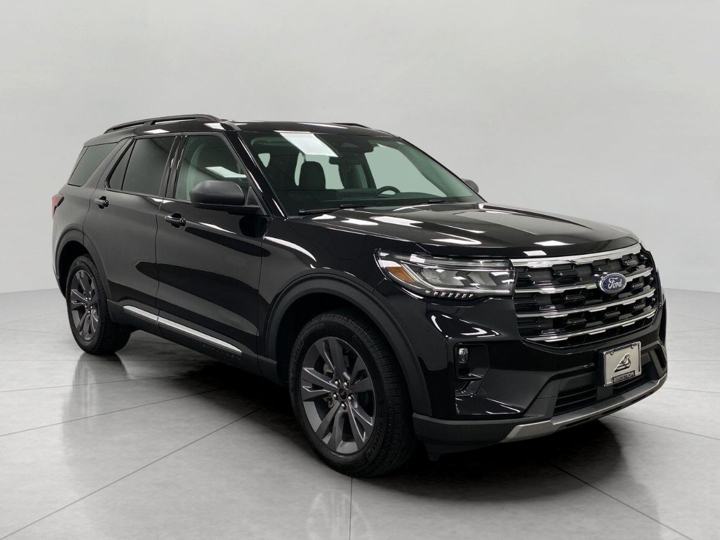 Used 2025 Ford Explorer Active w/ Active Comfort Package AWD/4WD image 1