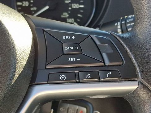 Used 2018 Nissan Rogue S image 20