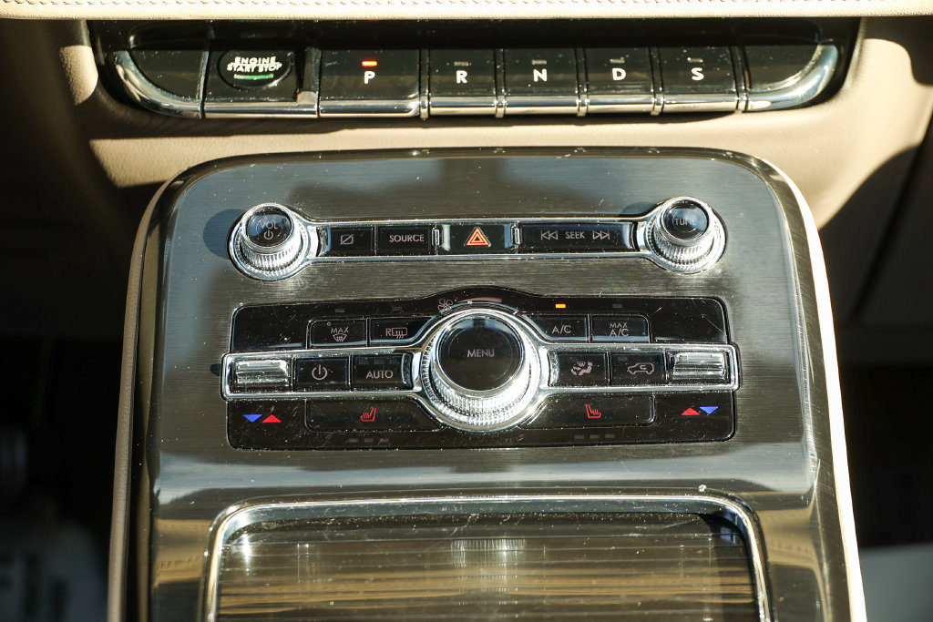 Used 2023 Lincoln Nautilus AWD w/ Premium Package image 12