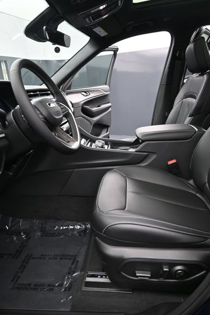 New 2026 Jeep Grand Cherokee Limited w/ Limited Altitude Package AWD/4WD image 7