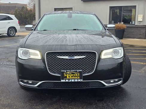 Used 2016 Chrysler 300 C image 2