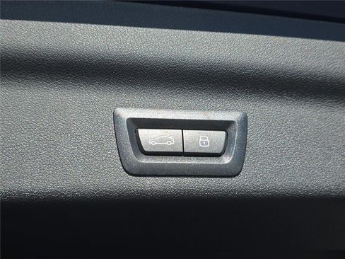 Used 2025 BMW X1 xDrive28i image 9