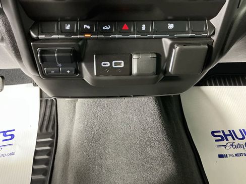 Used 2024 Chevrolet Silverado 2500 Custom w/ Custom Value Package image 20