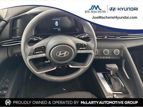 Certified 2025 Hyundai Elantra SE image 28