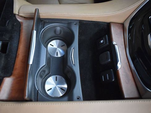 Used 2017 Cadillac Escalade Platinum image 41