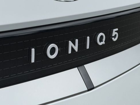 Used 2024 Hyundai Ioniq 5 SEL RWD image 34