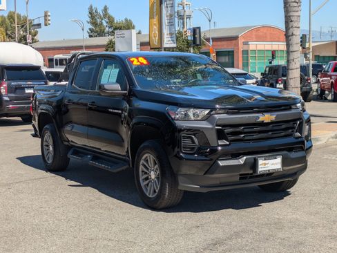 Used 2024 Chevrolet Colorado LT image 3