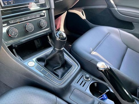 Used 2020 Volkswagen Golf 4-Door FWD image 19