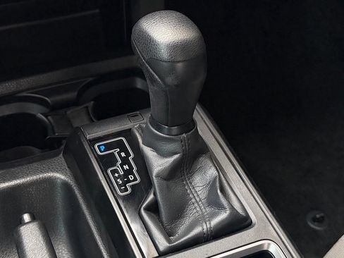 Used 2022 Toyota Tacoma SR RWD image 16