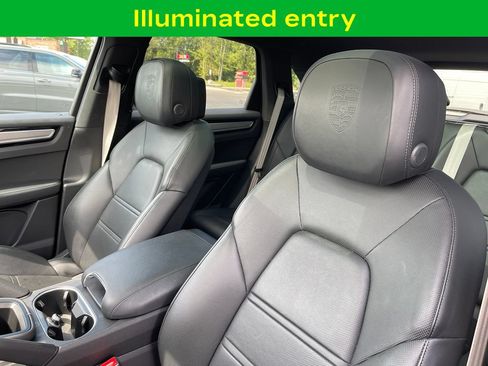 Used 2023 Porsche Cayenne Platinum Edition AWD/4WD image 17