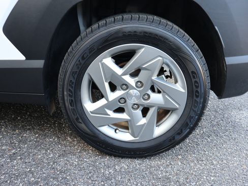 Used 2024 Hyundai Kona SE image 12