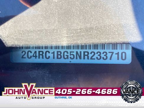 Used 2022 Chrysler Pacifica Touring-L image 11