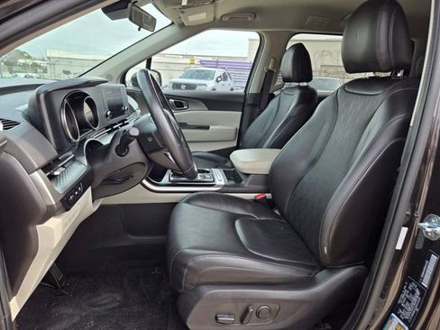 Used 2024 Kia Carnival LX image 23