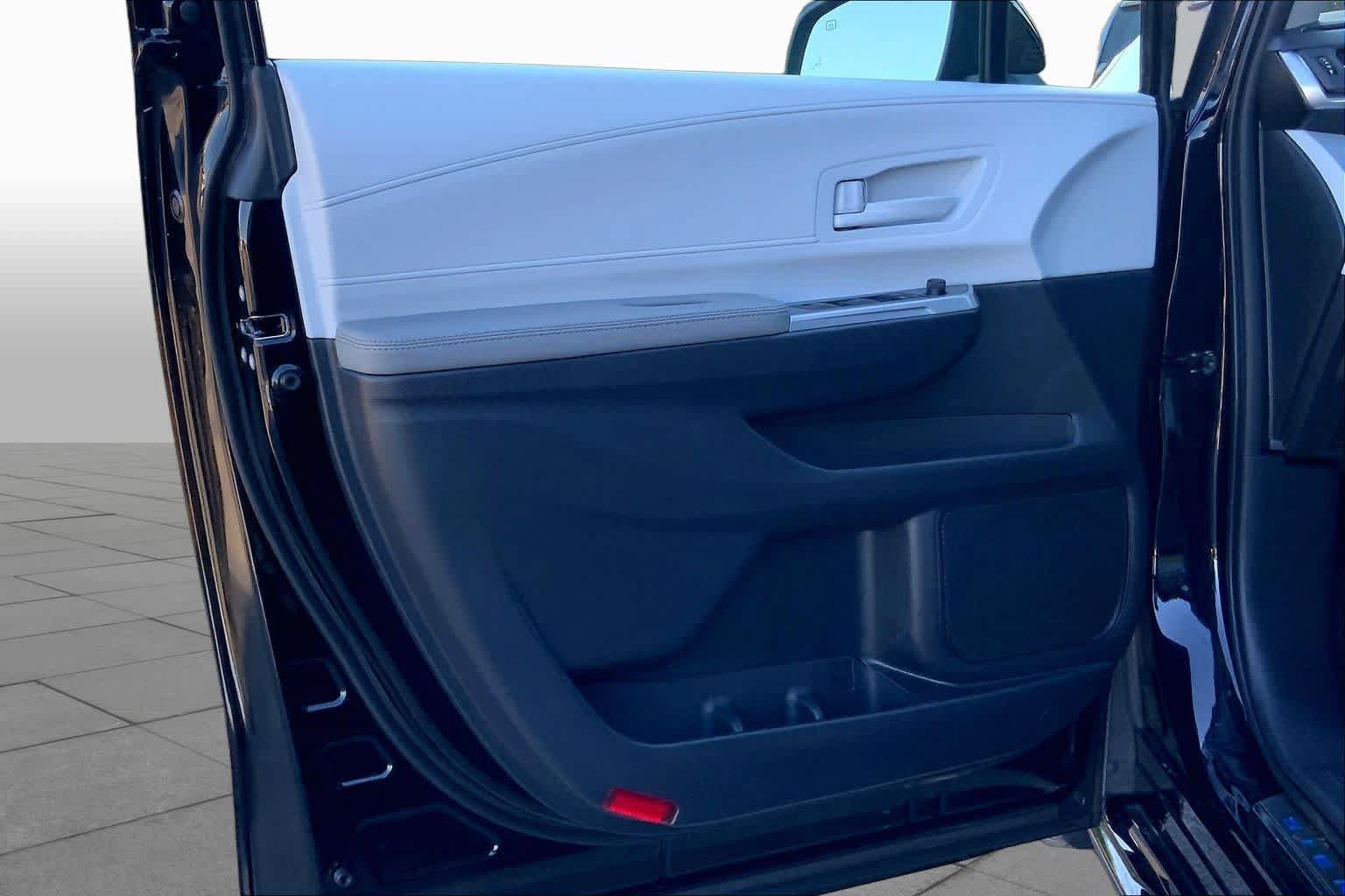 Used 2026 Toyota Sienna LE FWD image 20