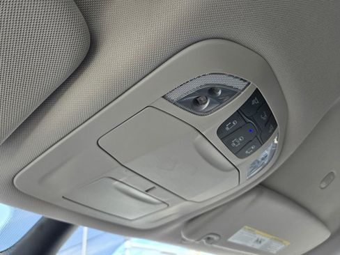 Used 2023 Chrysler Pacifica Touring-L FWD image 16