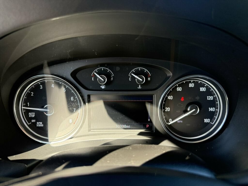 Used 2024 Buick Enclave Essence w/ Technology Package FWD image 4