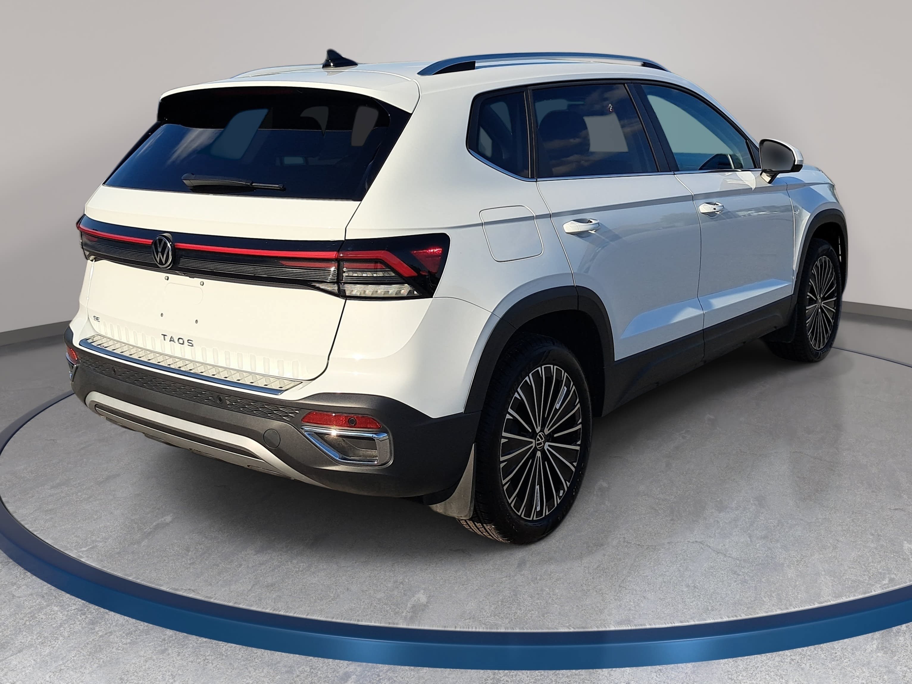 Certified 2026 Volkswagen Taos SE FWD image 5