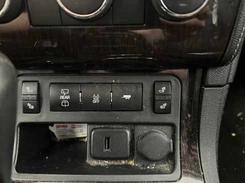 Used 2017 Chevrolet Traverse LT w/ Style and Technology Package FWD image 15