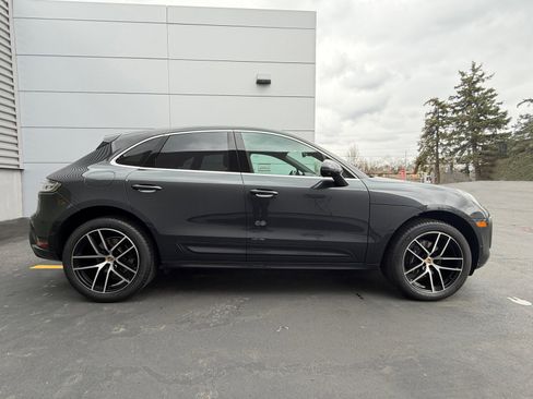 Certified 2025 Porsche Macan AWD/4WD image 12