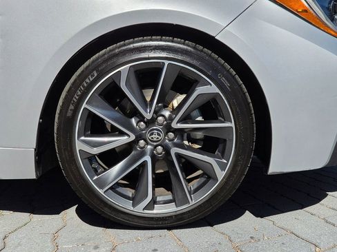 Used 2020 Toyota Corolla SE w/ SE Premium Package image 8