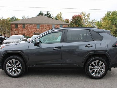 Used 2023 Toyota RAV4 XLE Premium image 5