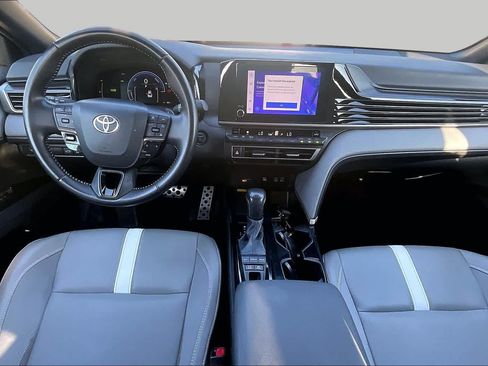 Used 2025 Toyota Camry SE FWD image 15