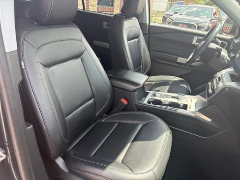 Used 2023 Ford Explorer XLT w/ Equipment Group 202A AWD/4WD image 9