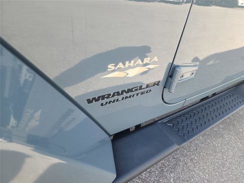 Used 2015 Jeep Wrangler Unlimited Sahara w/ Connectivity Group image 10
