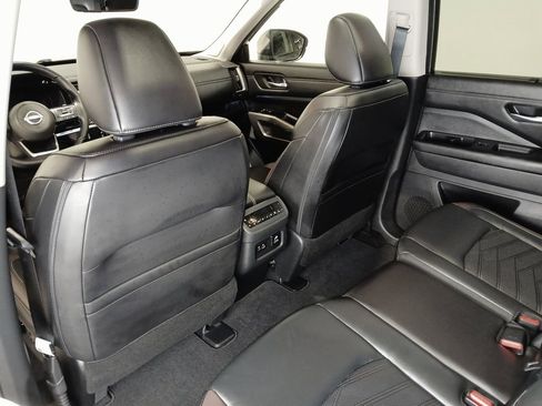 Used 2024 Nissan Pathfinder Platinum w/ Cargo Package image 17