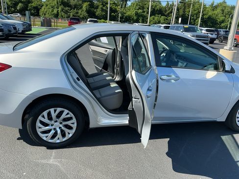 Used 2019 Toyota Corolla LE FWD image 16