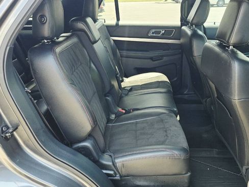 Used 2018 Ford Explorer XLT w/ XLT Appearance Package AWD/4WD image 14