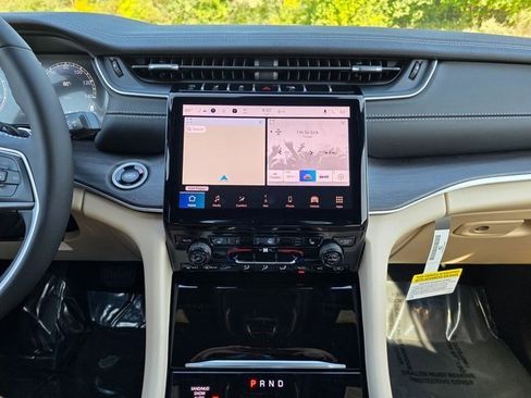 New 2025 Jeep Grand Cherokee Limited w/ Trailer Tow Package image 30