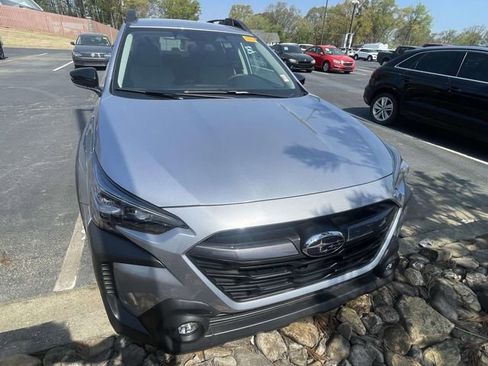 Used 2025 Subaru Outback Premium image 3