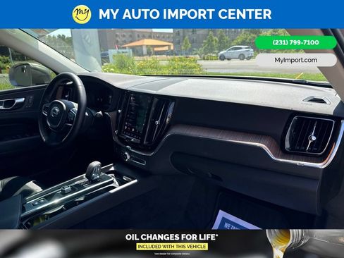 Used 2023 Volvo XC60 B5 Plus AWD/4WD image 30