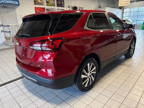 Used 2024 Chevrolet Equinox LT w/ LPO, Floor Liner Package FWD image 3