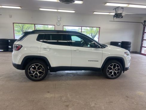 New 2025 Jeep Compass Limited image 18