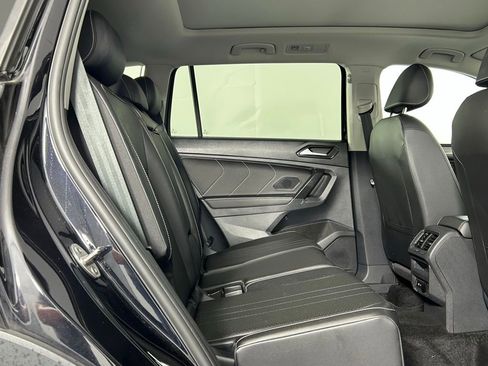 Used 2023 Volkswagen Tiguan SE w/ Panoramic Sunroof Package AWD/4WD image 12