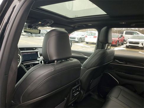 New 2026 Jeep Grand Cherokee Limited AWD/4WD image 11