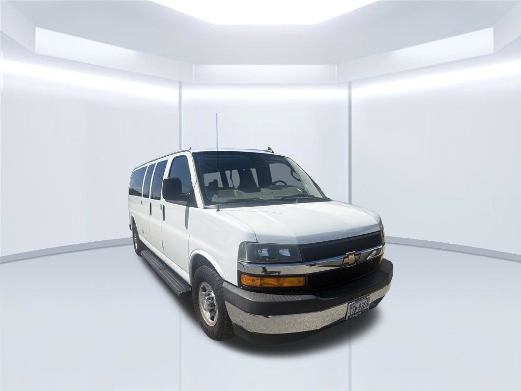 Used 2020 Chevrolet Express 3500 LT w/ LT Preferred Equipment Group RWD image 2