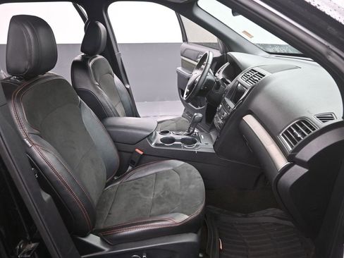 Used 2018 Ford Explorer XLT w/ Equipment Group 202A image 27